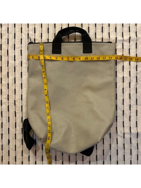 Ampersand As Apostrophe Textured Leather Unisex Backpack-Tote Taupe Gray main image 13